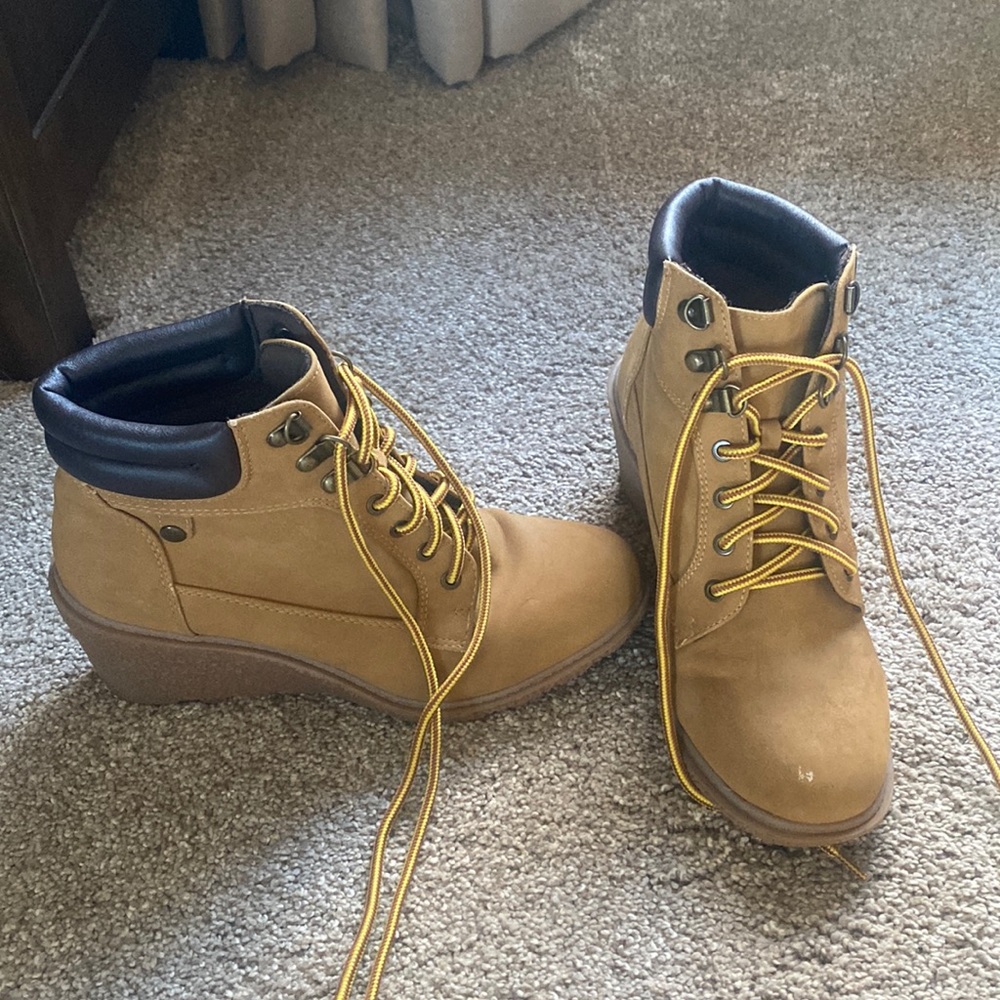 Wedge boots